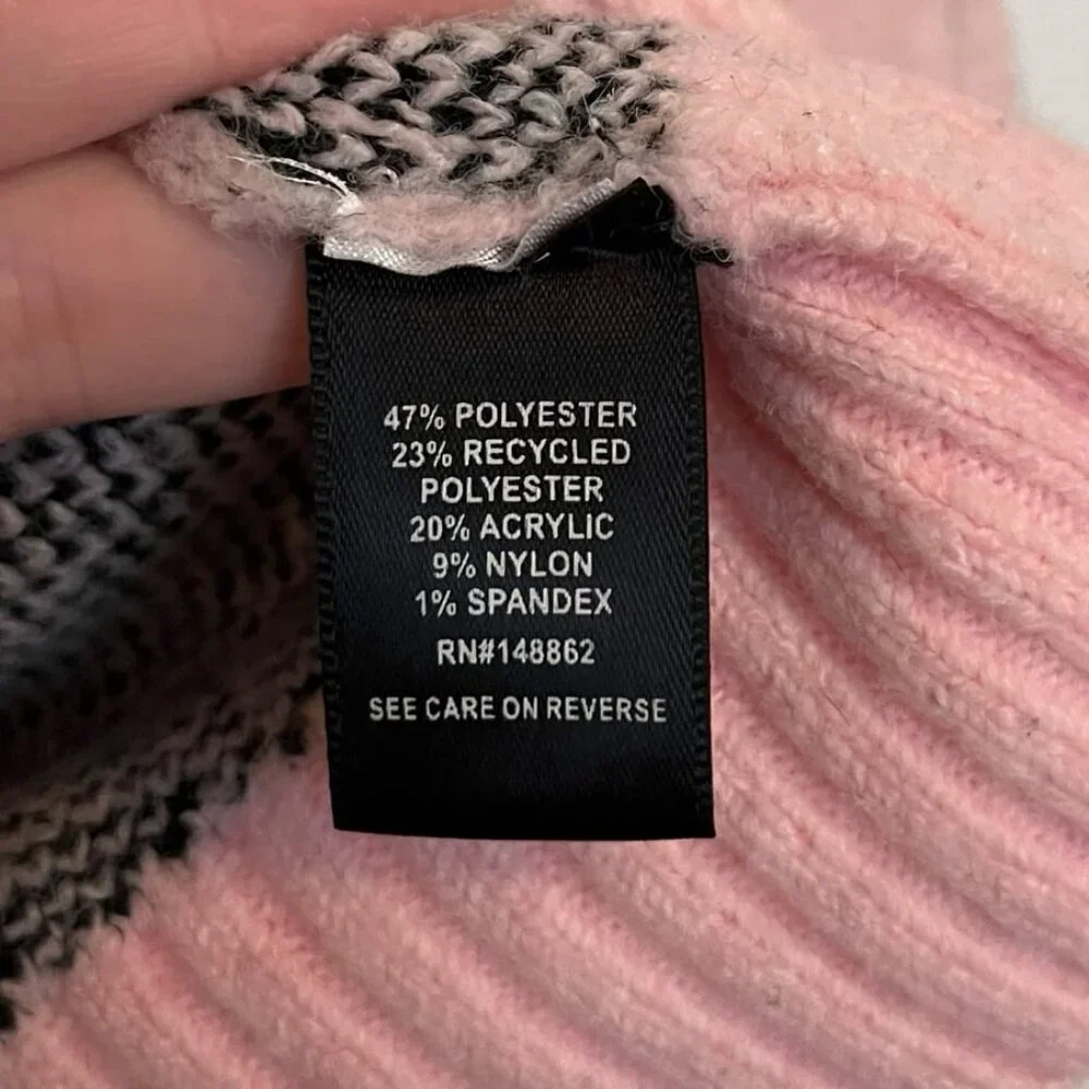 Torrid Size 1x Pink Hearts Valentine’s Day Vegan Cashmere Pullover Sweater - Picture 7 of 9